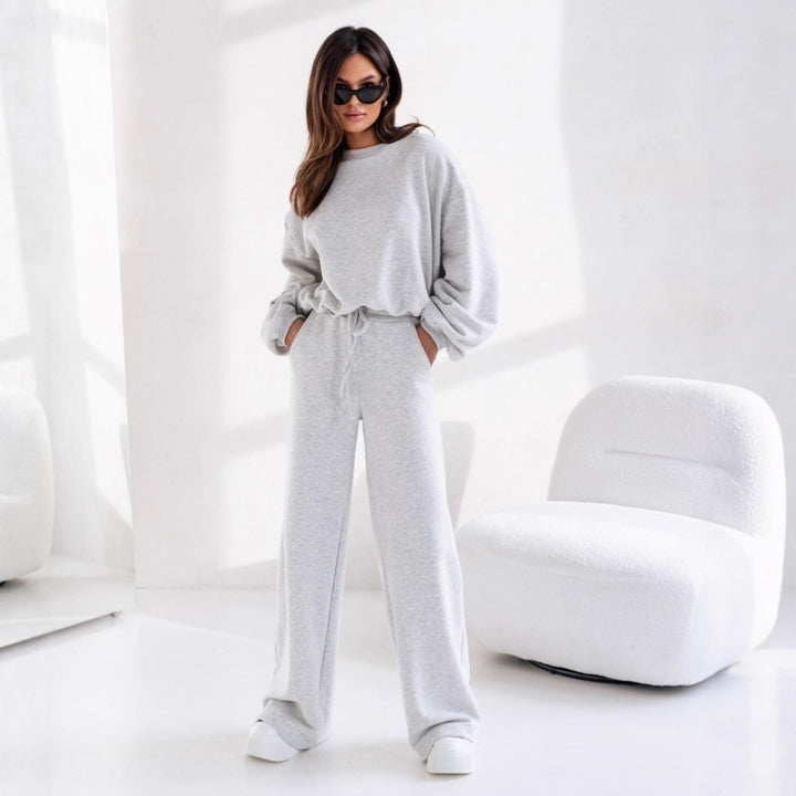 Damer avslappnad fritidsdräkt med vida byxor och en oversized sweatshirt Eva Jonsson-Eva Jonsson