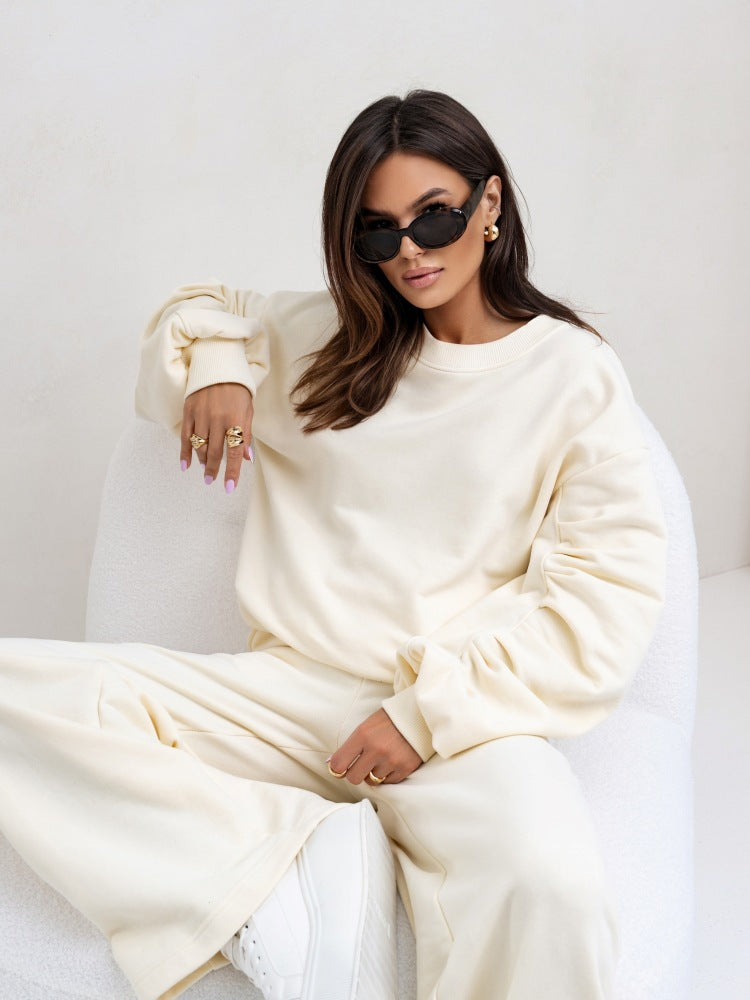 Damer avslappnad fritidsdräkt med vida byxor och en oversized sweatshirt Eva Jonsson-Eva Jonsson