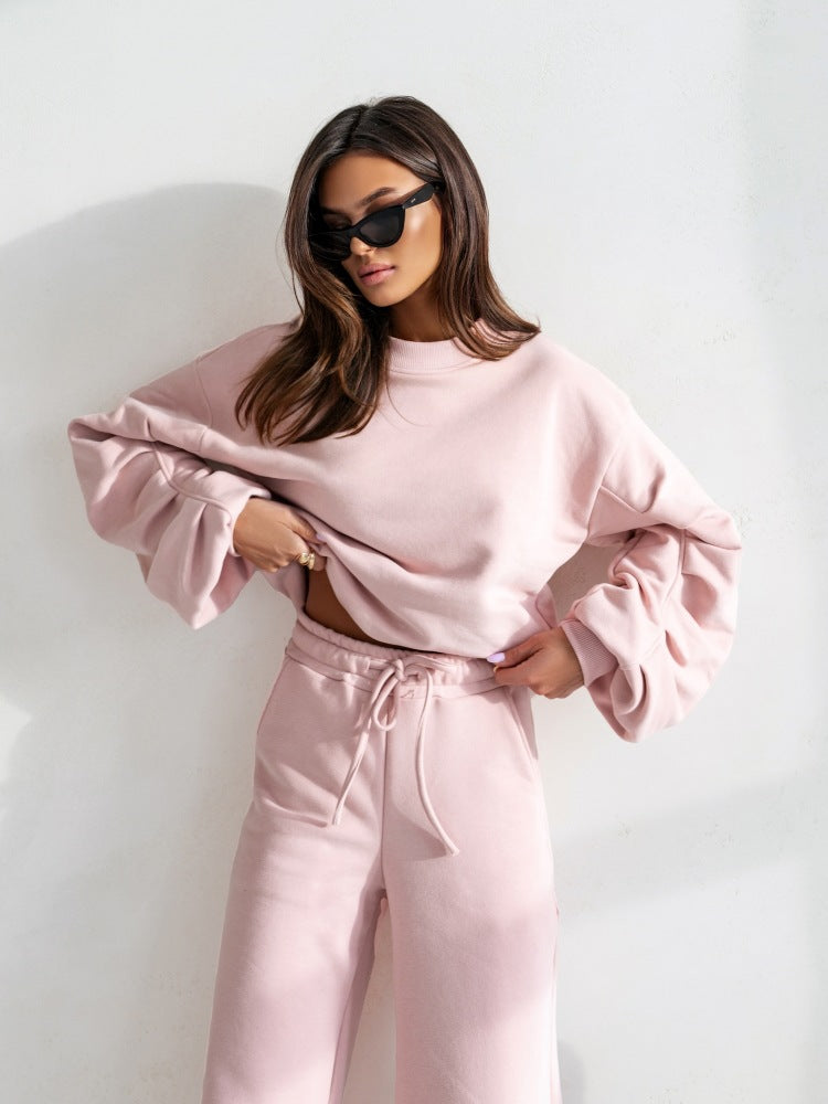 Damer avslappnad fritidsdräkt med vida byxor och en oversized sweatshirt Eva Jonsson-Eva Jonsson