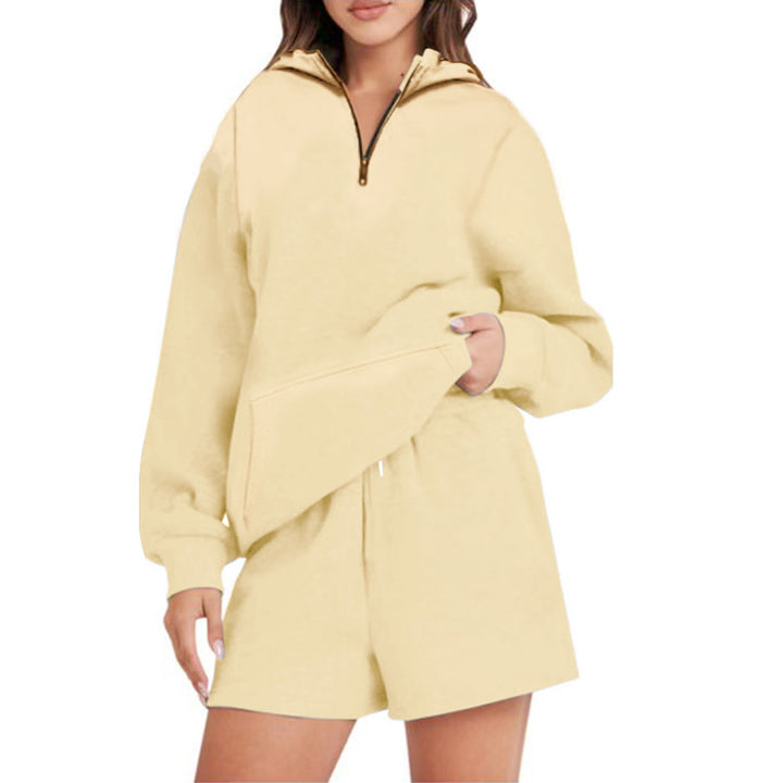Damer avslappnad hoodie med kort skärning och praktiska fickor Mirla-Eva Jonsson