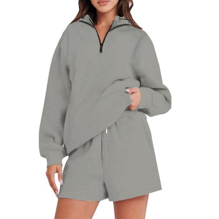 Damer avslappnad hoodie med kort skärning och praktiska fickor Mirla-Eva Jonsson