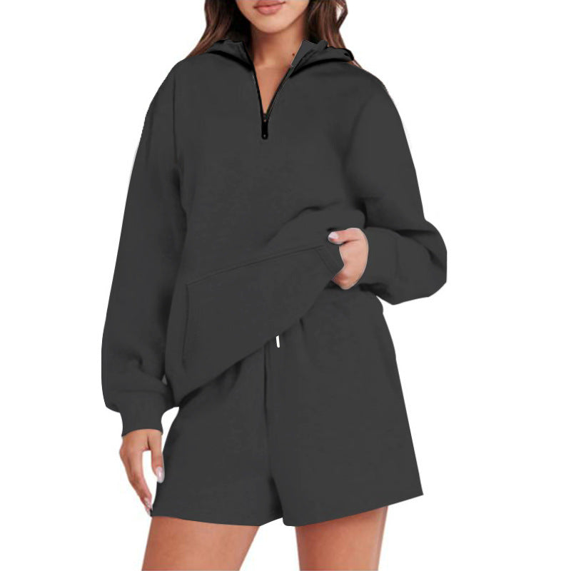 Damer avslappnad hoodie med kort skärning och praktiska fickor Mirla-Eva Jonsson