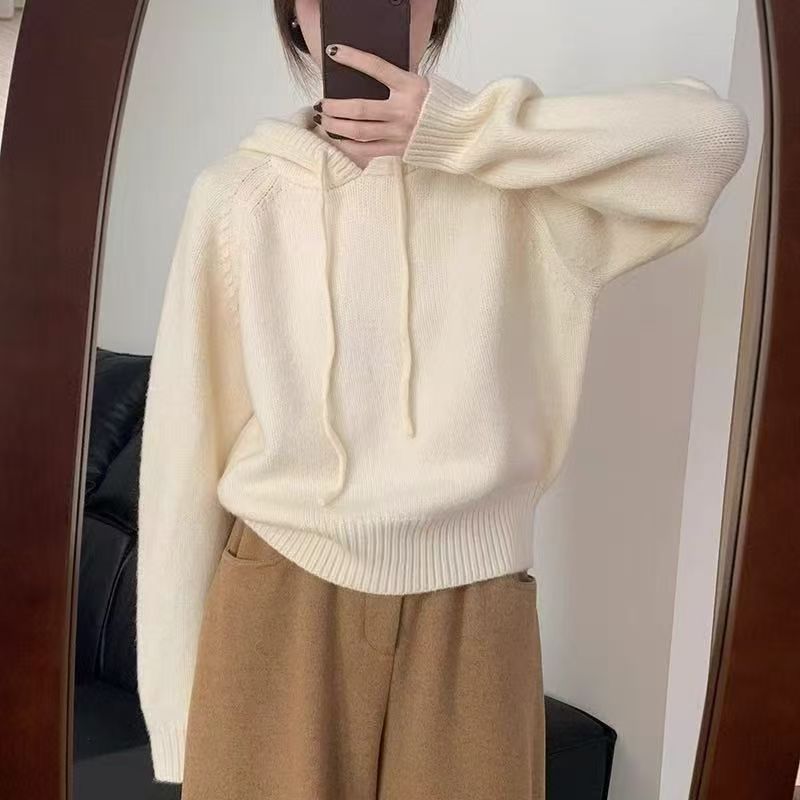 Damer avslappnad hoodie med raglanärmar och mjukt material Mirla-Eva Jonsson