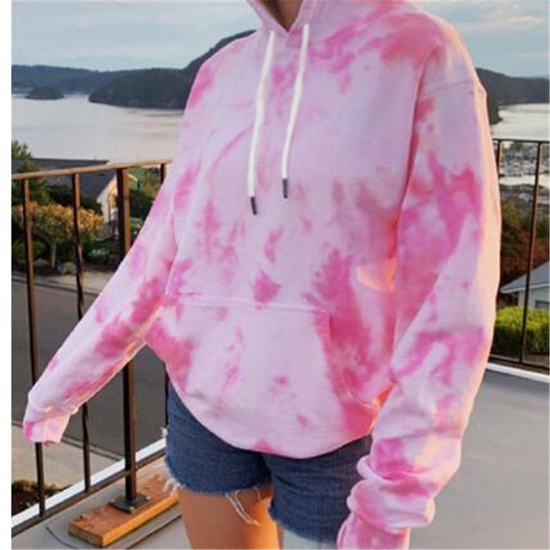 Damer avslappnad hoodie med unik batikdesign Mirla-Eva Jonsson