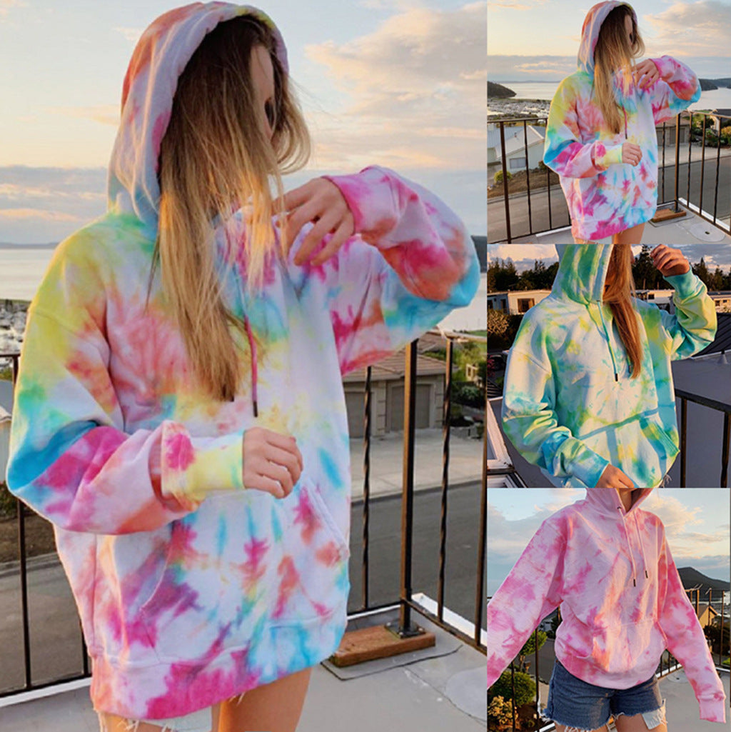 Damer avslappnad hoodie med unik batikdesign Mirla-Eva Jonsson