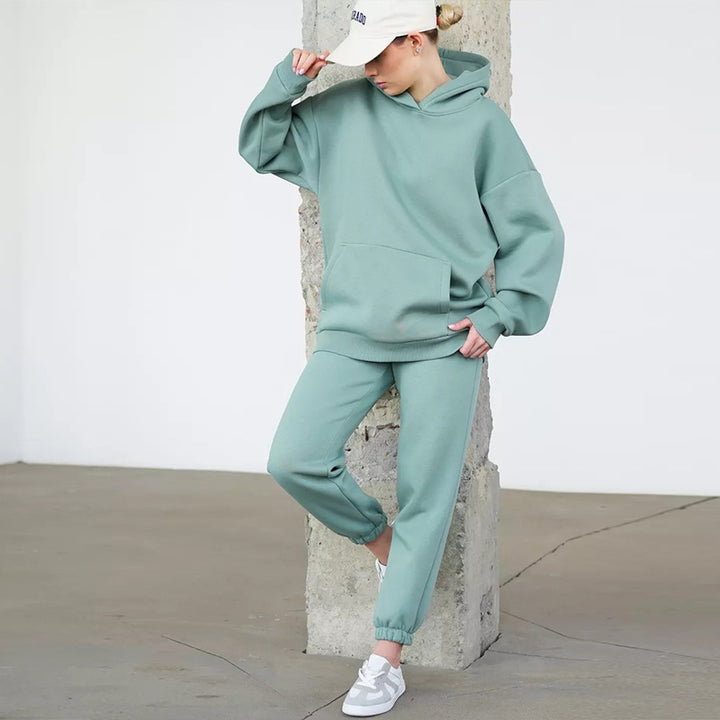 Damer avslappnad hoodie och joggingsets Mirla-Eva Jonsson