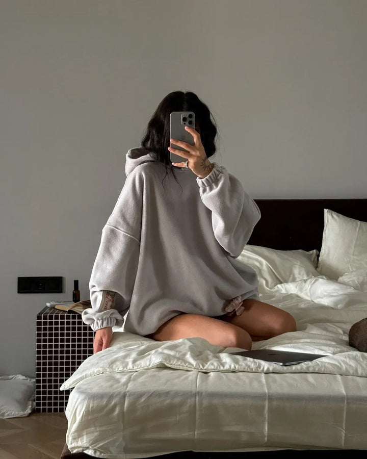 Damer avslappnad hoodie och vida joggingbyxor i mjuk fleece Mirla-Eva Jonsson
