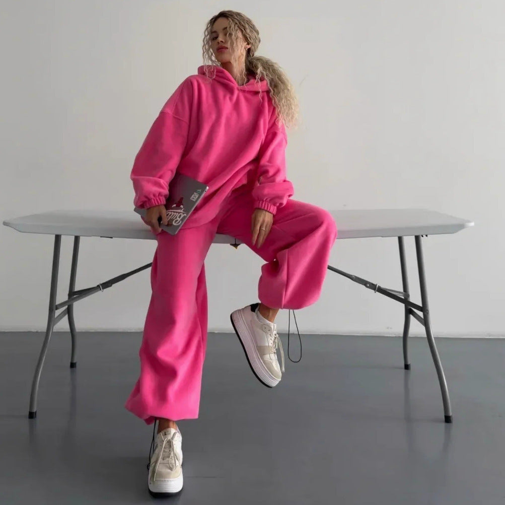 Damer avslappnad hoodie och vida joggingbyxor i mjuk fleece Mirla-Eva Jonsson