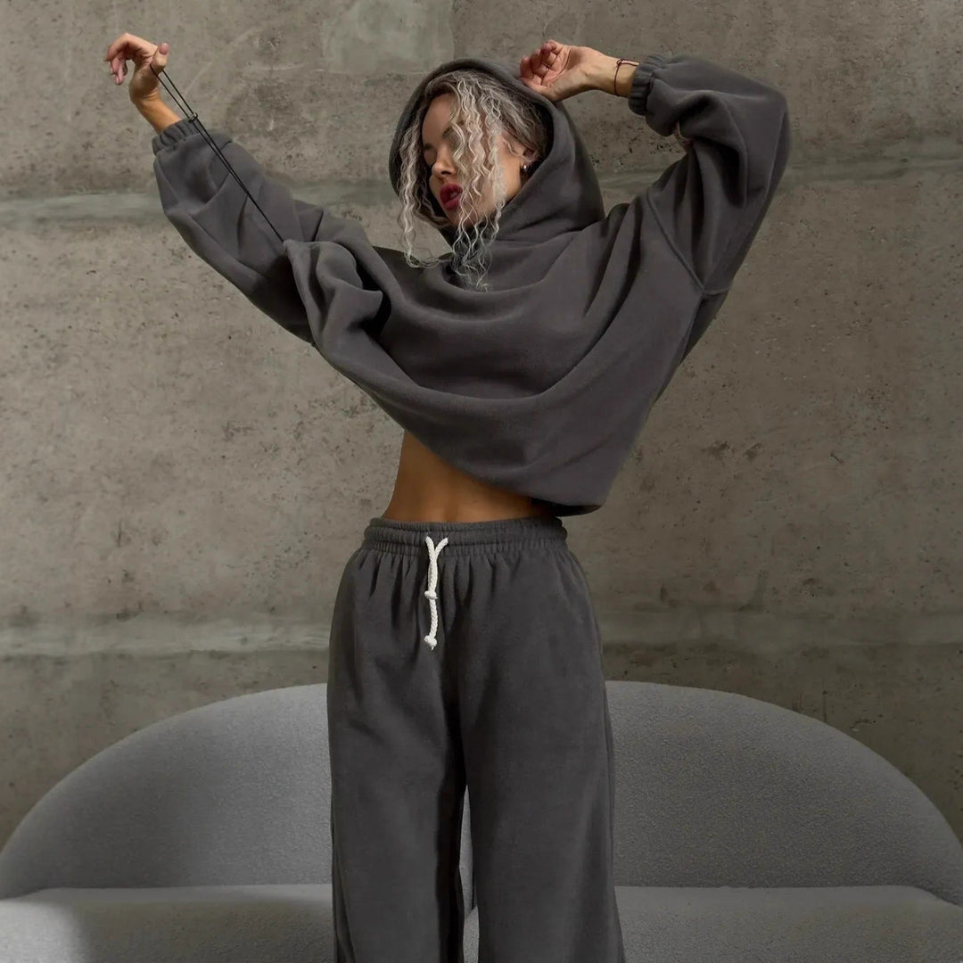 Damer avslappnad hoodie och vida joggingbyxor i mjuk fleece Mirla-Eva Jonsson