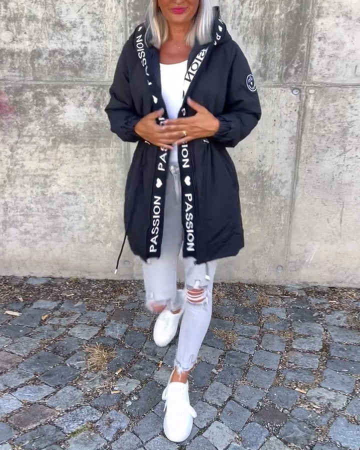 Damer avslappnad hoodiejacka med kontrasterande tryck Mirla-Eva Jonsson