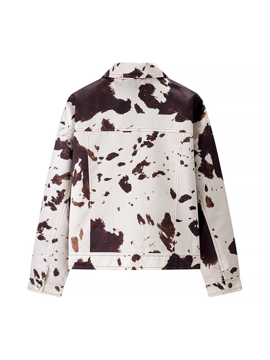 Damer avslappnad jeansjacka i modernt cow-print-design Mirla-Eva Jonsson