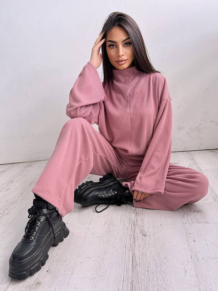 Damer avslappnad jumpsuit i mjukt rippat material Mirla-Eva Jonsson