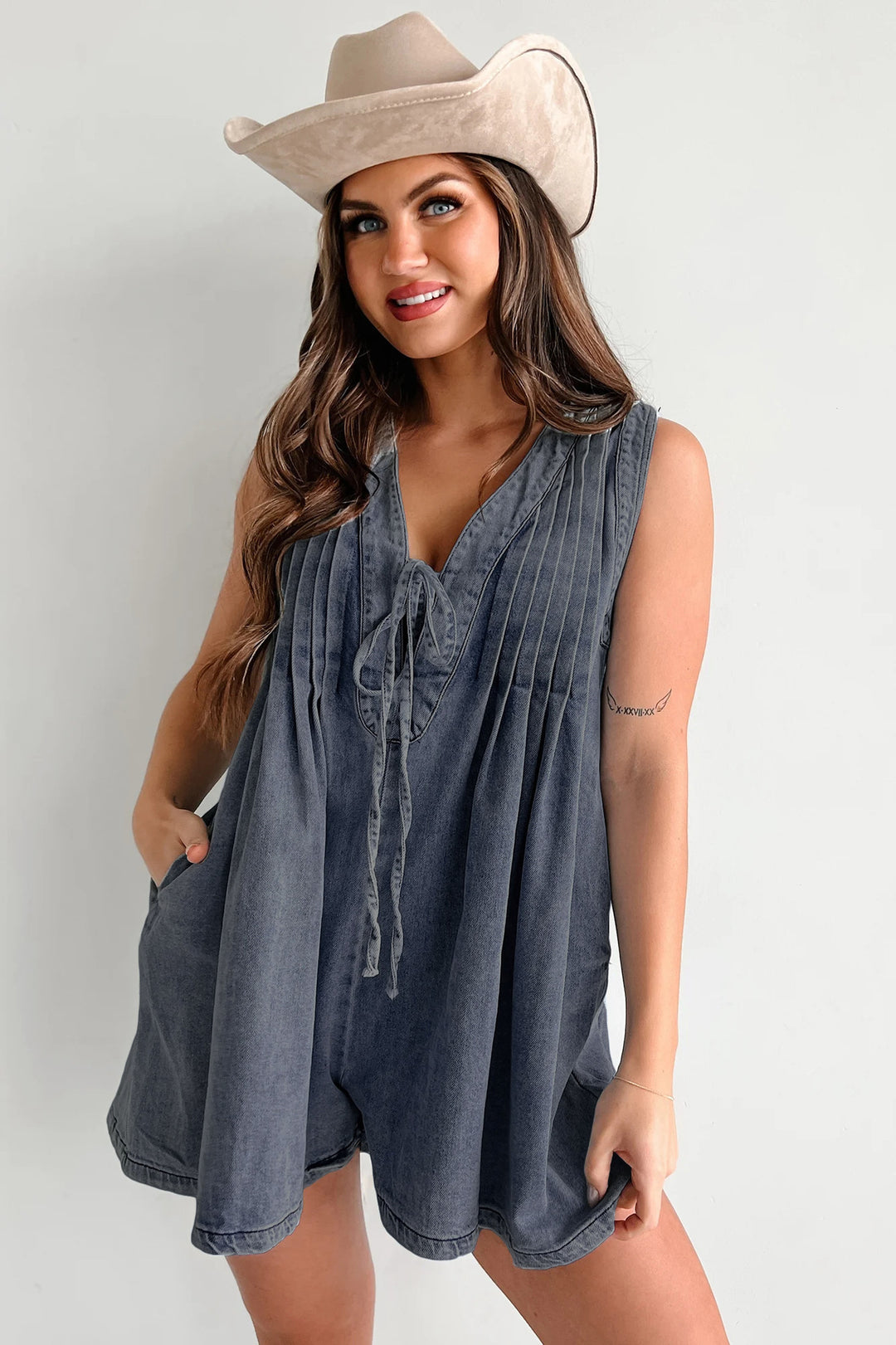 Damer avslappnad jumpsuit med eleganta plisseringar och praktiska fickor Eva Jonsson-Eva Jonsson
