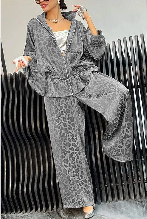 Damer avslappnad jumpsuit med trendigt leopardmönster och vid passform Eva Jonsson-Eva Jonsson