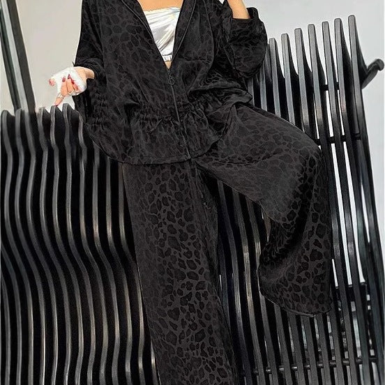 Damer avslappnad jumpsuit med trendigt leopardmönster och vid passform Eva Jonsson-Eva Jonsson
