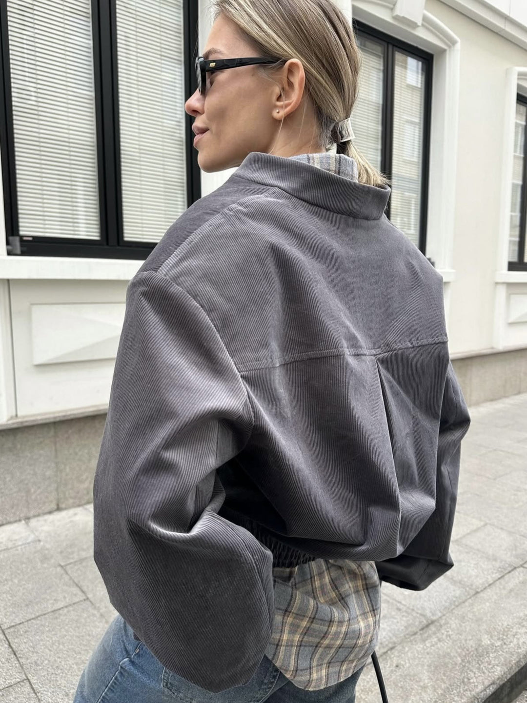Damer avslappnad kordjacka med ståkrage och elastisk nederkant Mirla-Eva Jonsson
