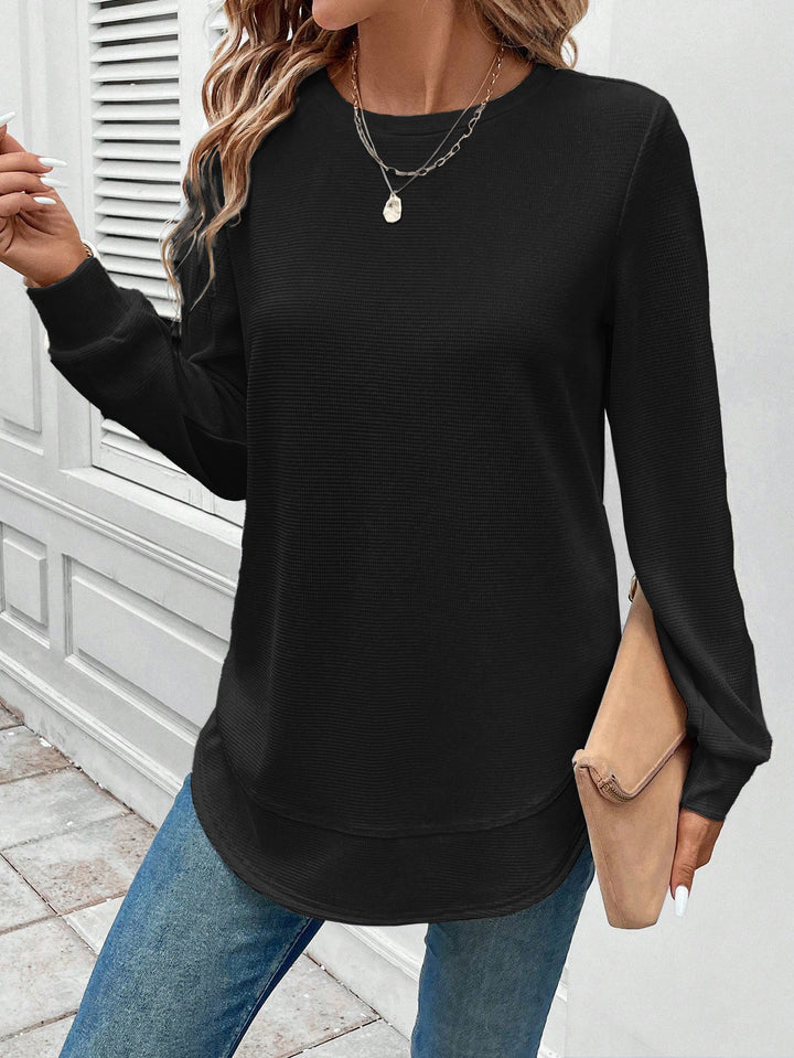 Damer avslappnad långärmad t-shirt med fin struktur och sidoklyftor Mirla-Eva Jonsson