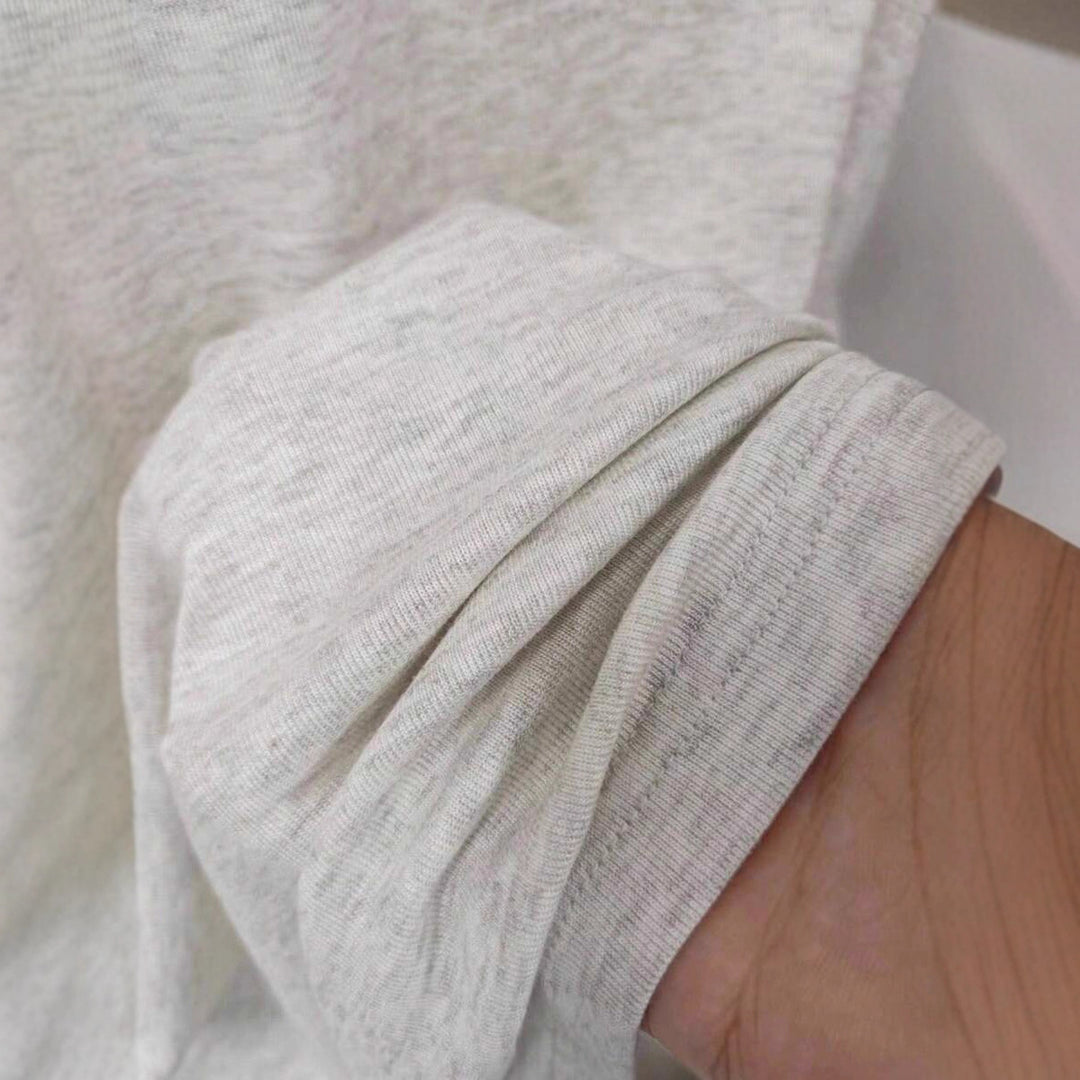Damer avslappnad långärmad t-shirt med knappslå och rund halsringning Mirla-Eva Jonsson
