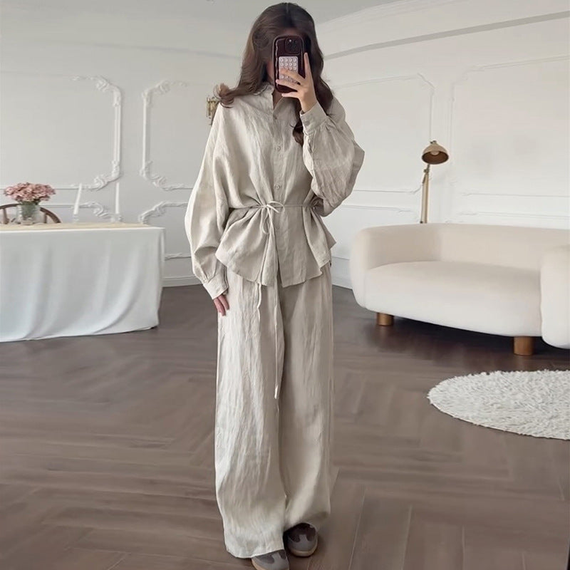 Damer avslappnad linne-loungewear-set med figursydd blus och vida byxor Mirla-Eva Jonsson