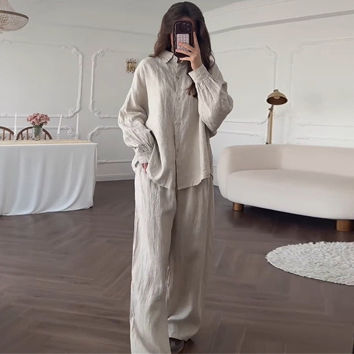 Damer avslappnad linne-loungewear-set med figursydd blus och vida byxor Mirla-Eva Jonsson