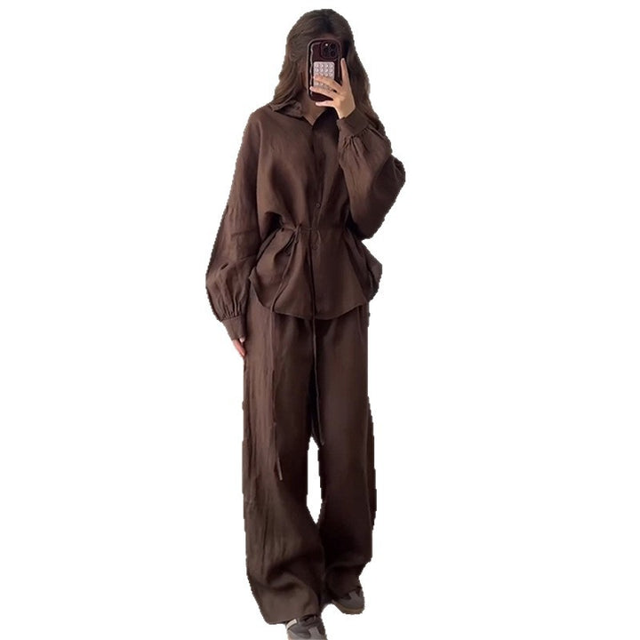Damer avslappnad linne-loungewear-set med figursydd blus och vida byxor Mirla-Eva Jonsson