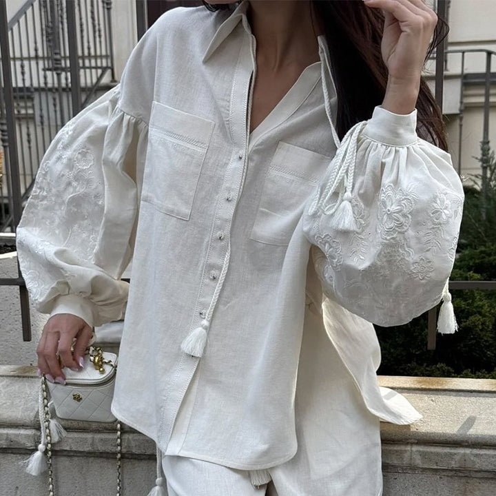 Damer avslappnad loungewear-kombination med blommönster Mirla-Eva Jonsson