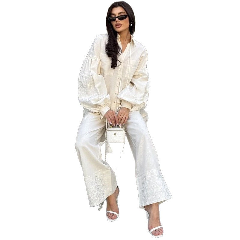 Damer avslappnad loungewear-kombination med blommönster Mirla-Eva Jonsson