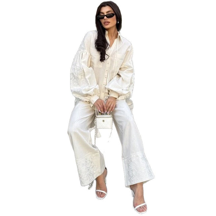Damer avslappnad loungewear-kombination med blommönster Mirla-Eva Jonsson