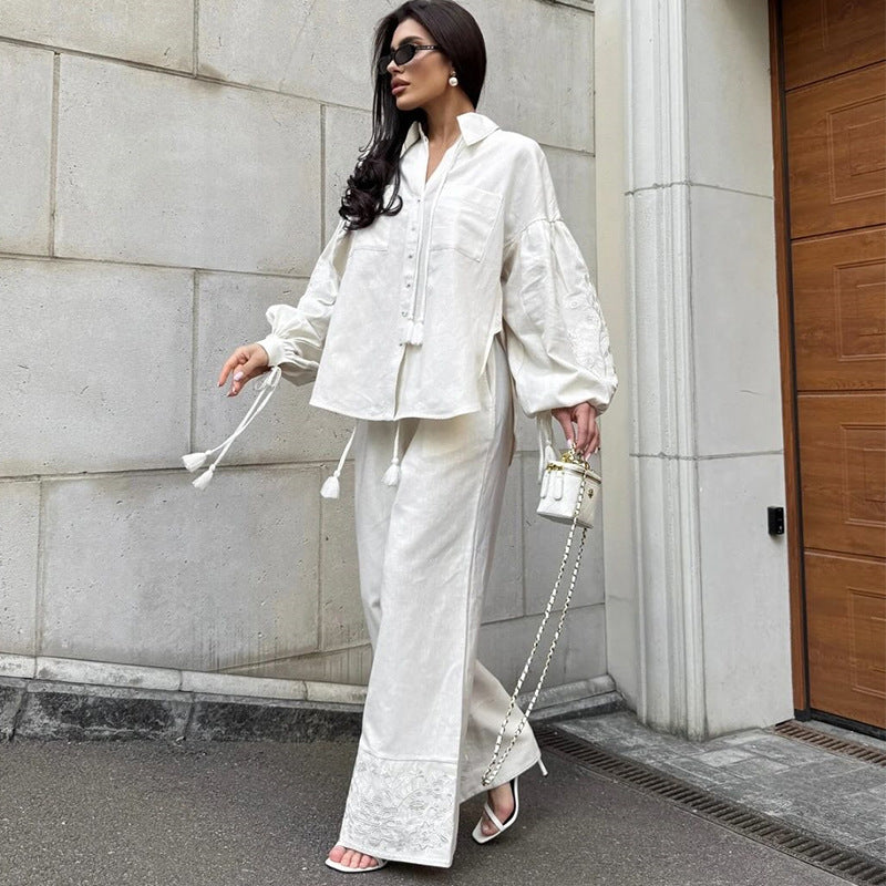 Damer avslappnad loungewear-kombination med blommönster Mirla-Eva Jonsson