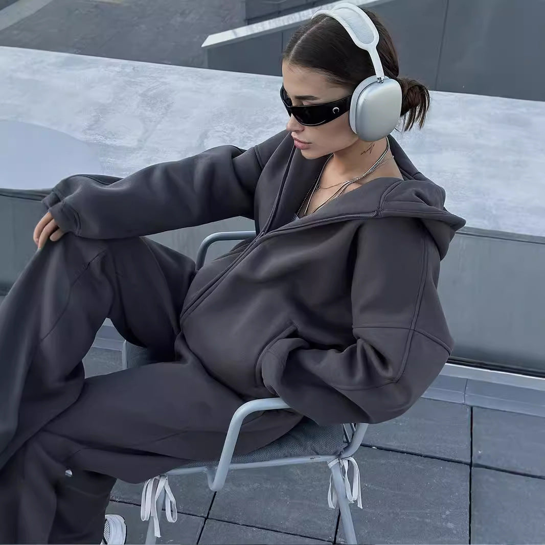 Damer avslappnad och bekväm hoodie med löst sittande joggingbyxor Mirla-Eva Jonsson