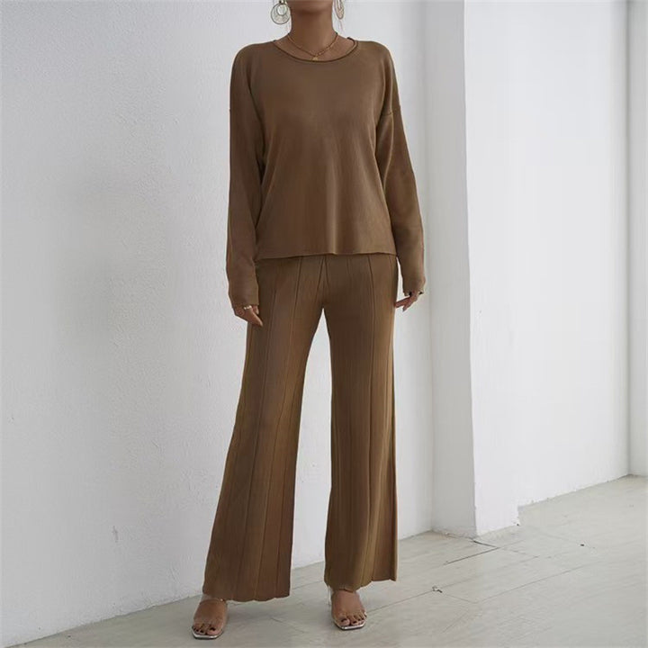 Damer avslappnad och elegant stickad loungewear-set med breda ben och fina ribbstrukturer Mirla-Eva Jonsson