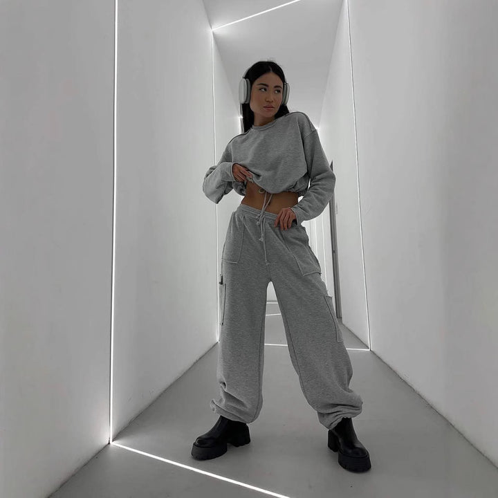 Damer avslappnad och moderiktig cropped sweatshirt med dragsko Eva Jonsson-Eva Jonsson