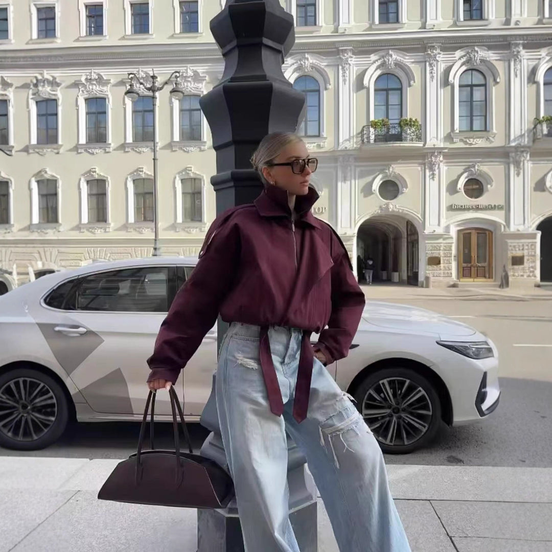 Damer avslappnad övergångjacka med modern ståkrage och praktiska fickor Mirla-Eva Jonsson
