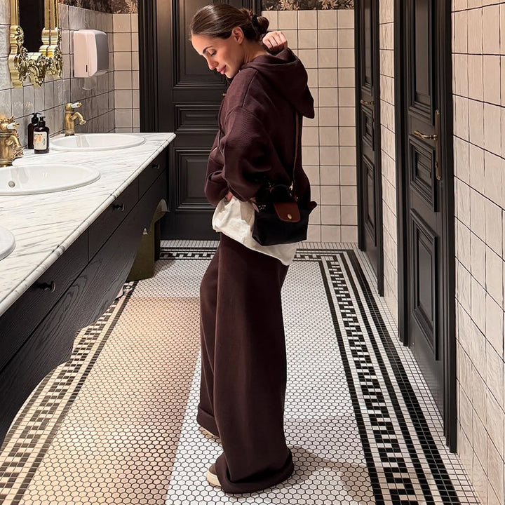 Damer avslappnad oversize hoodie och vida byxor set Mirla-Eva Jonsson