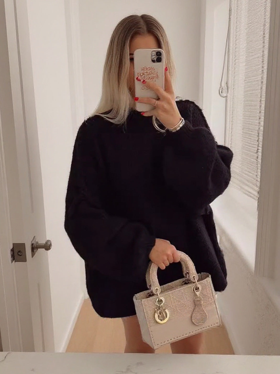 Damer avslappnad oversize tröja med höga ärmar och okonventionell skärning Eva Jonsson-Eva Jonsson
