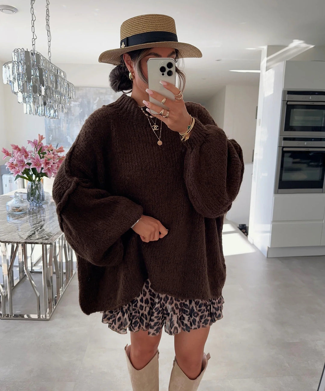 Damer avslappnad oversize tröja med höga ärmar och okonventionell skärning Eva Jonsson-Eva Jonsson