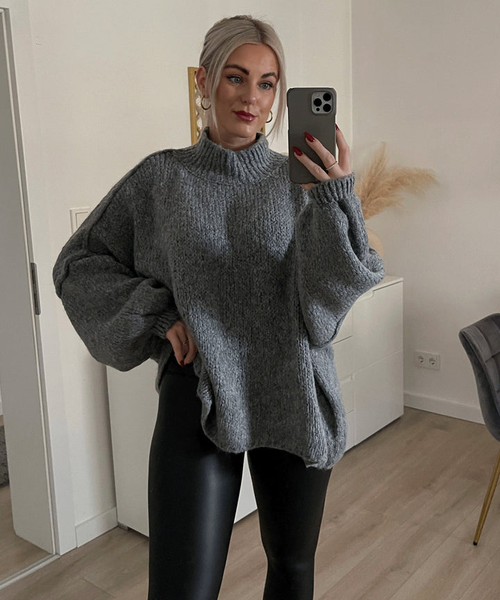 Damer avslappnad oversize tröja med höga ärmar och okonventionell skärning Eva Jonsson-Eva Jonsson