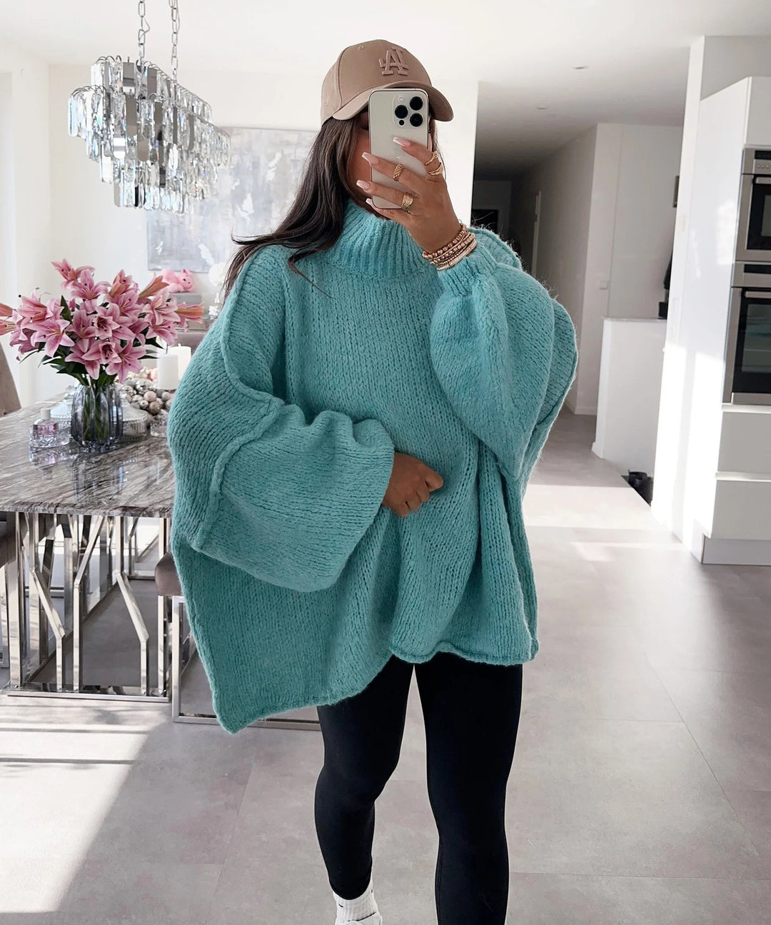 Damer avslappnad oversize tröja med höga ärmar och okonventionell skärning Eva Jonsson-Eva Jonsson