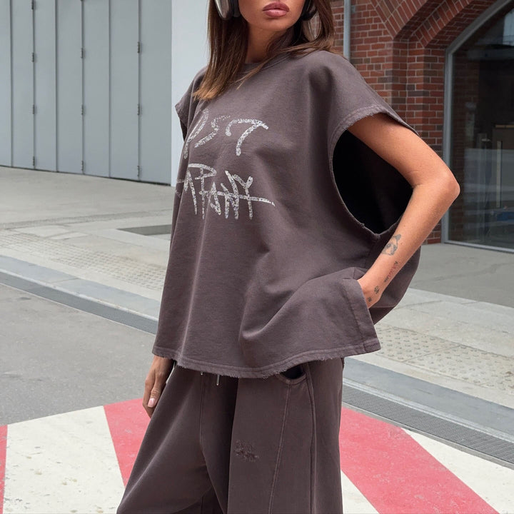 Damer avslappnad oversized T-shirt med iögonfallande grafiktryck och bekväma sweatpants Mirla-Eva Jonsson