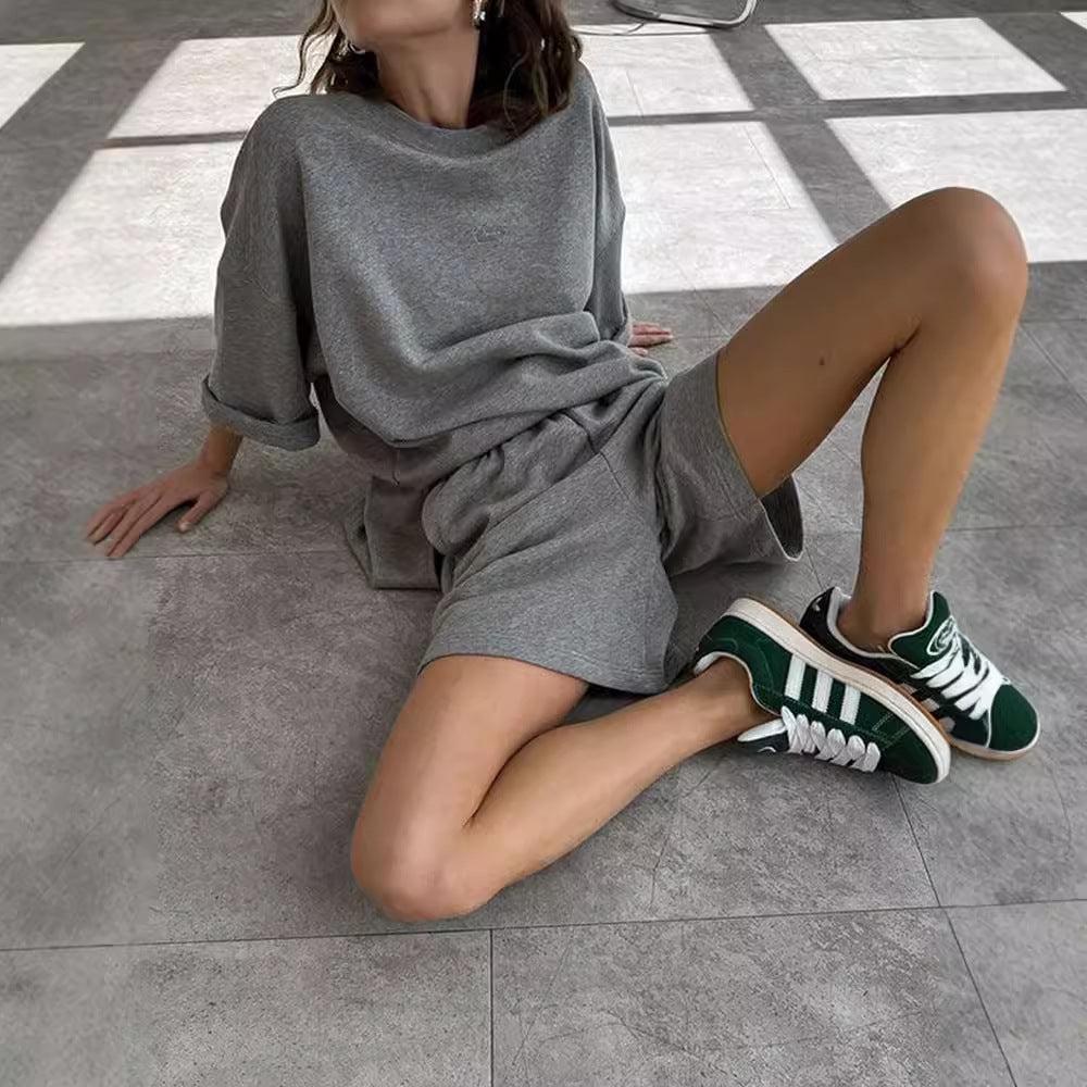 Damer avslappnad oversized fritidsset med kort ärm och bekväma byxor Mirla-Eva Jonsson