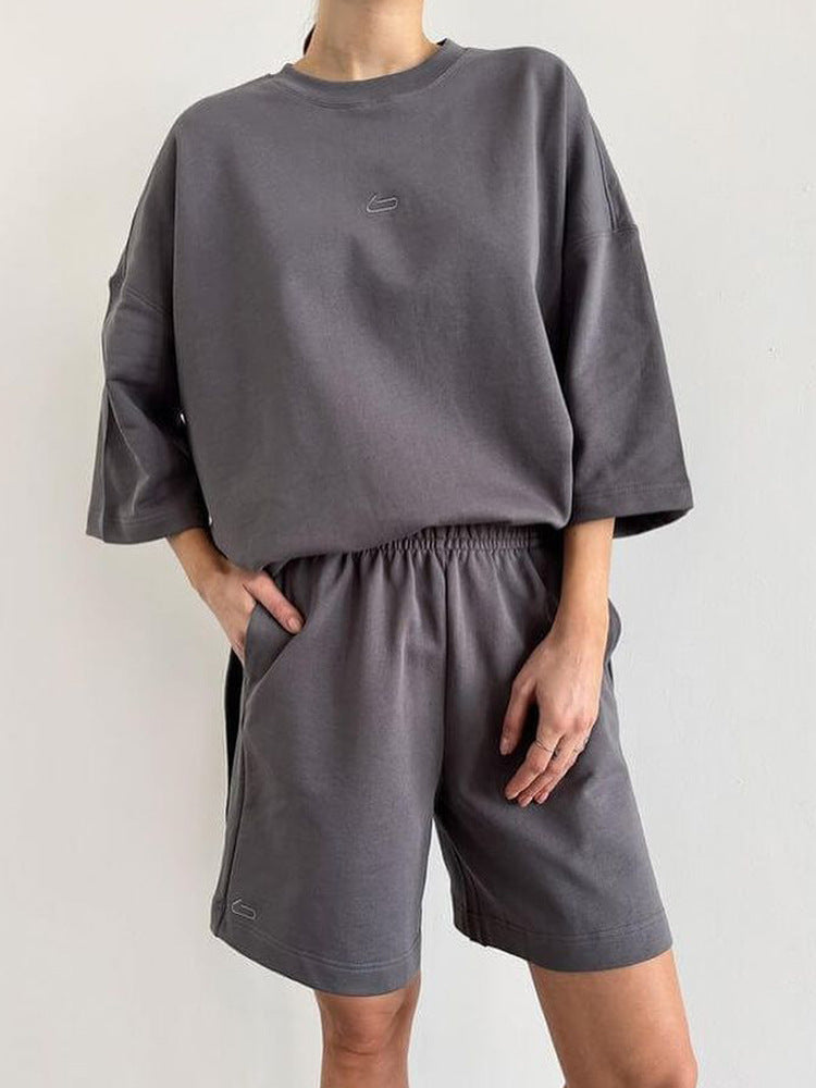 Damer avslappnad oversized fritidsset med kort ärm och bekväma byxor Mirla-Eva Jonsson