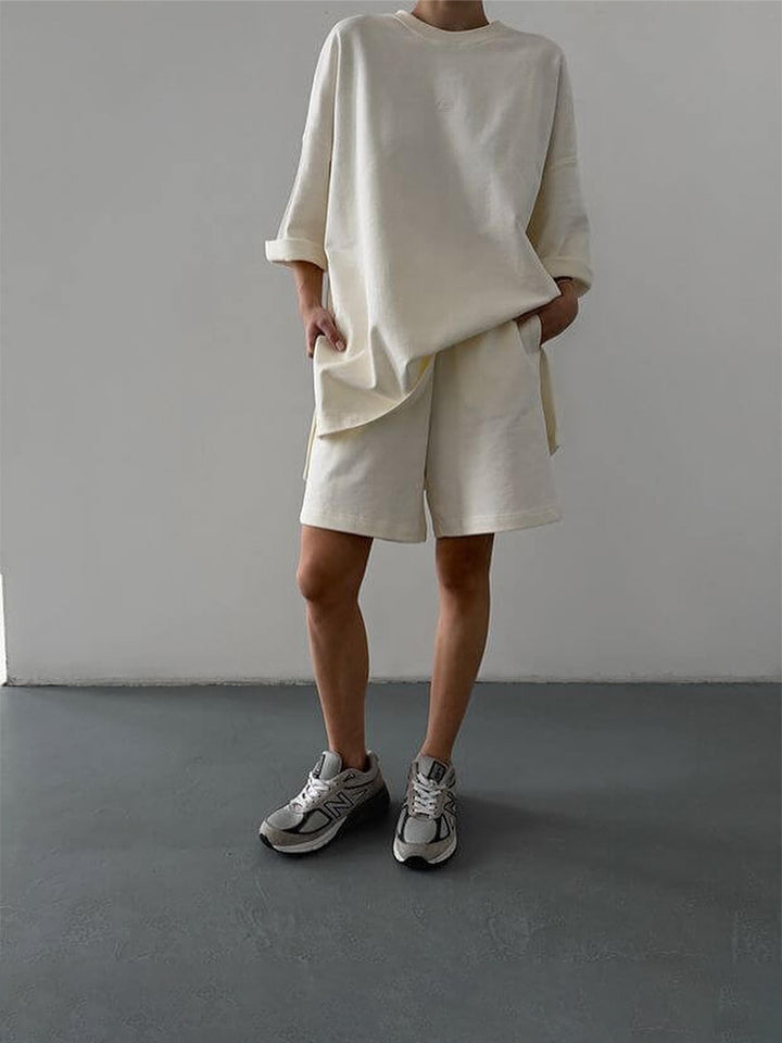 Damer avslappnad oversized fritidsset med kort ärm och bekväma byxor Mirla-Eva Jonsson