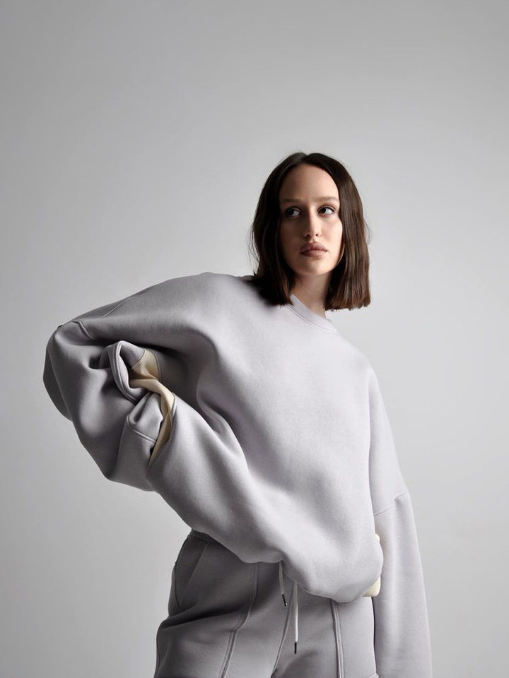 Damer avslappnad oversized sweatshirt med hög krage och bekväma cargo byxor Mirla-Eva Jonsson