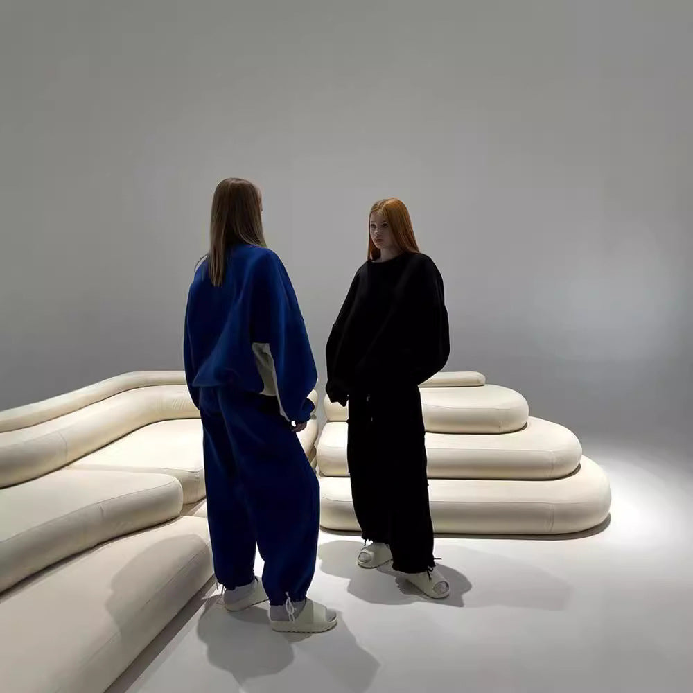Damer avslappnad oversized sweatshirt med hög krage och bekväma cargo byxor Mirla-Eva Jonsson