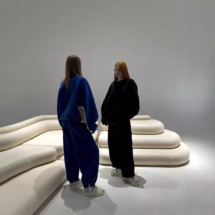 Damer avslappnad oversized sweatshirt med hög krage och bekväma cargo byxor Mirla-Eva Jonsson