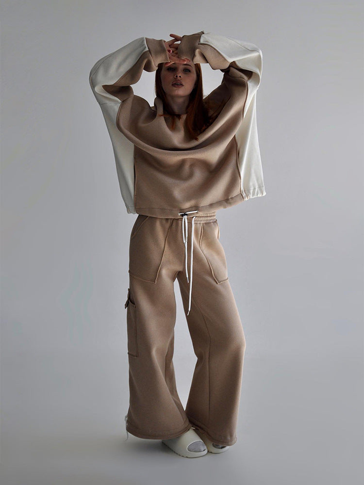 Damer avslappnad oversized sweatshirt med hög krage och bekväma cargo byxor Mirla-Eva Jonsson