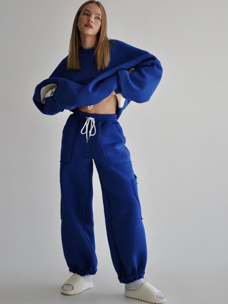 Damer avslappnad oversized sweatshirt med hög krage och bekväma cargo byxor Mirla-Eva Jonsson