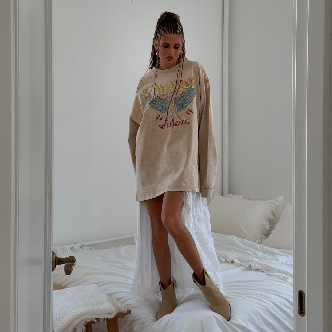 Damer avslappnad oversized sweatshirt med kreativ grafisk design Mirla-Eva Jonsson