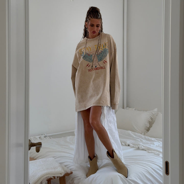 Damer avslappnad oversized sweatshirt med kreativ grafisk design Mirla-Eva Jonsson