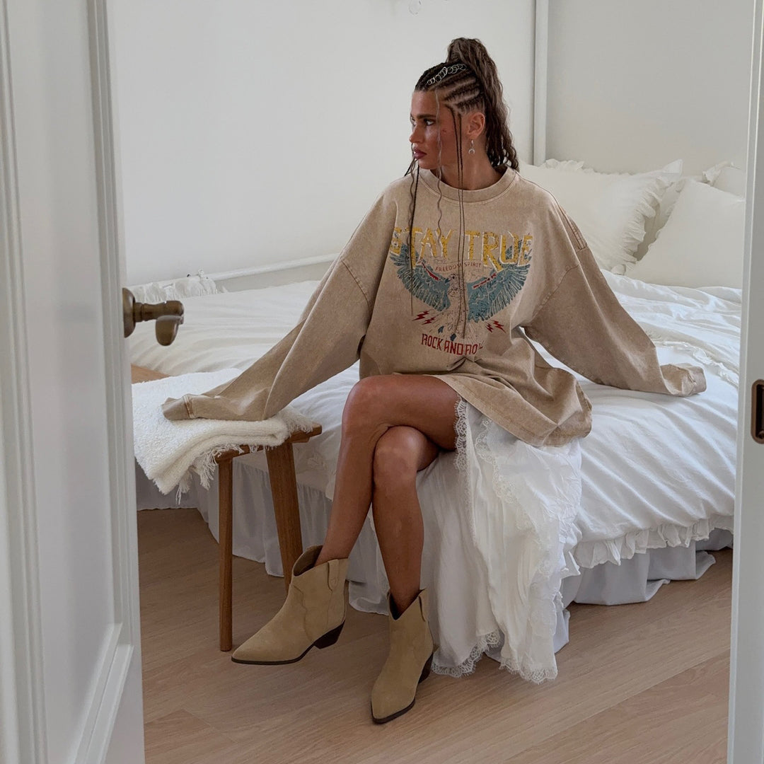 Damer avslappnad oversized sweatshirt med kreativ grafisk design Mirla-Eva Jonsson